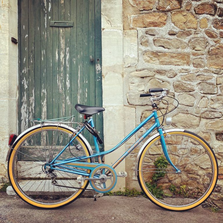 Vélo de ville Motobécane bleu - La Bicyclette de Graham
